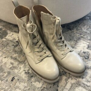 Vionic combat boots. Genuine leather. Super comfy. Size 8